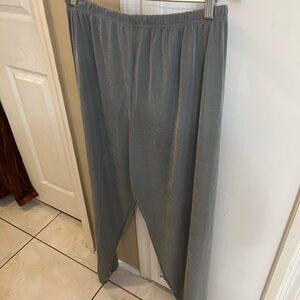 Wimens Gray Pants. 40 x30 nylon & Lycra